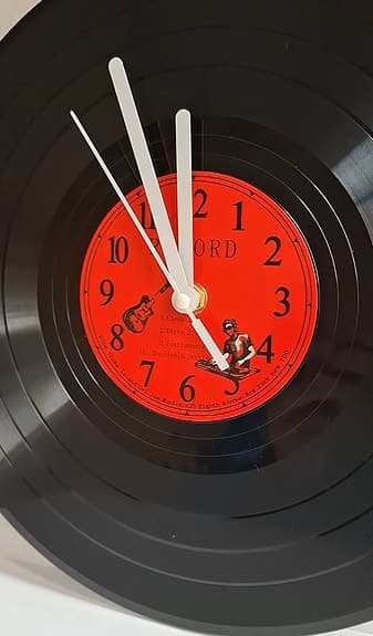 Väggklocka i form av vinylskiva