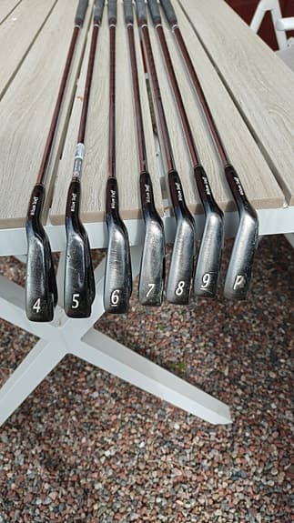 Wilson staff c11 järnset + driver, fw och hybrid. Bag.