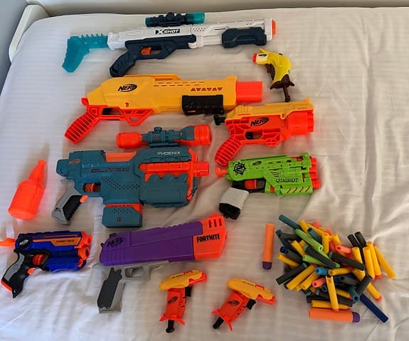 Nerf leksaksvapen - ett stort antal
