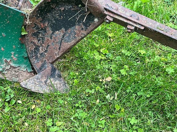 Pilformad trädgårdsplog