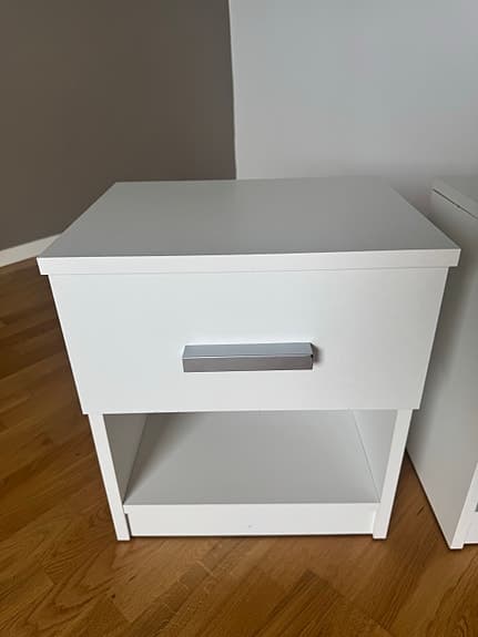 Två sängbord