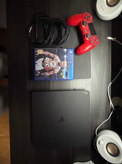 2st PlayStation 4 spelkonsol med handkontroll 6st spel