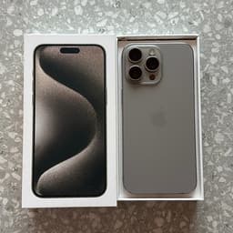 iPhone 15 Pro Max - 256 GB (titan)
