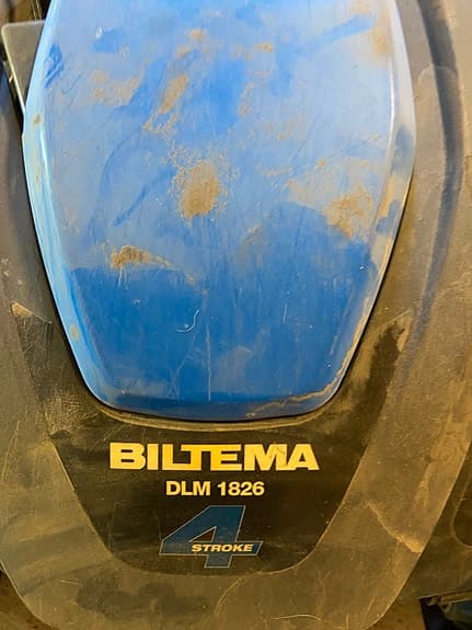 Defekta - gräsklippare bensin. Perfekta för projekt!