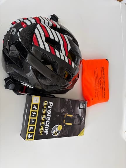 Alto cykelhjälm svart/röd samt reflexvästar