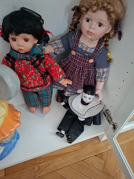 Den stora vita dockan är från Christinna Scolin