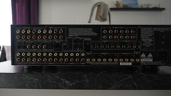 Rotel RSP-1068 surroundförsteg silver
