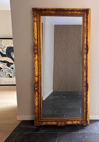Stor spegel med dekorativ guldram 90x190 cm