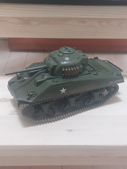 Sherman rc tank