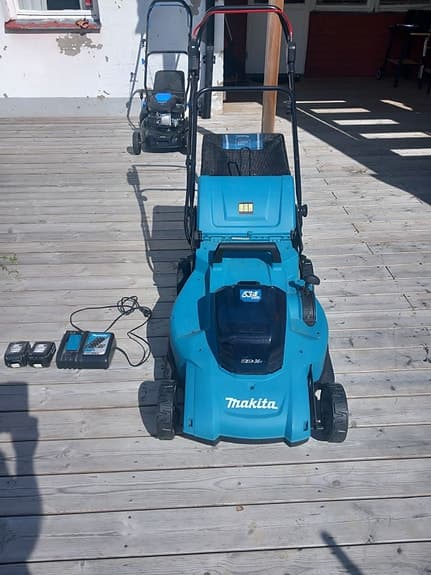 Makita gräsklippare blå