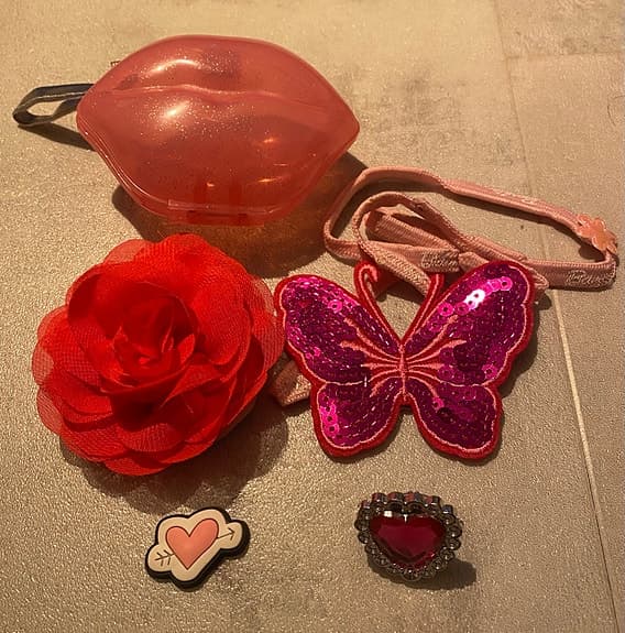 Fint set med lek-accessoarer – Perfekt för pyssel och lek