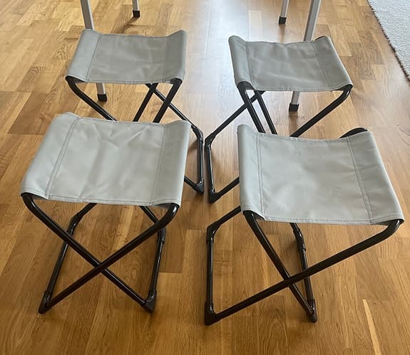 Hopfällbart campingbord med 4 stolar