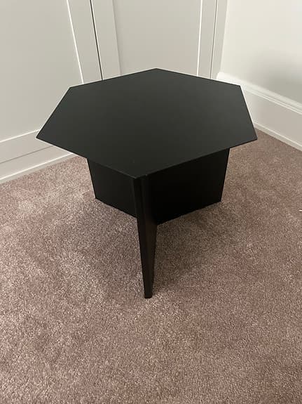 Svart lågt bord från Hay