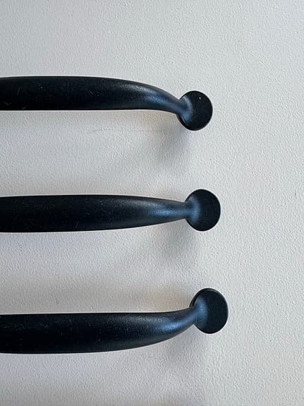6 st svarta möbelhandtag – CC 128 mm