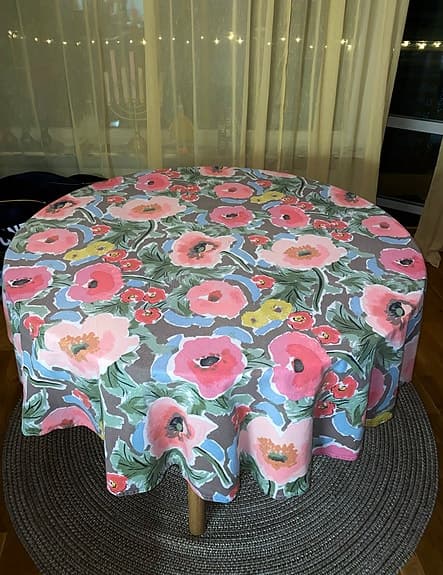 H&M Home rund duk med blommigt mönster