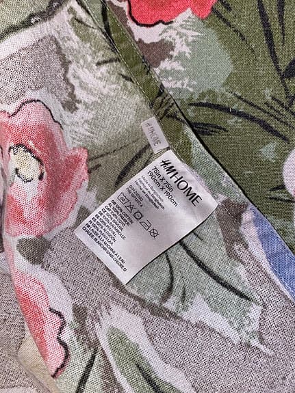 H&M Home rund duk med blommigt mönster