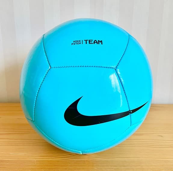 Fotboll – NIKE Pitch Team – För spelare upp till 10 år – Nyskick – Lågt pris !!
