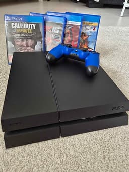 PS4 med kontroll, 4 spel och kablar