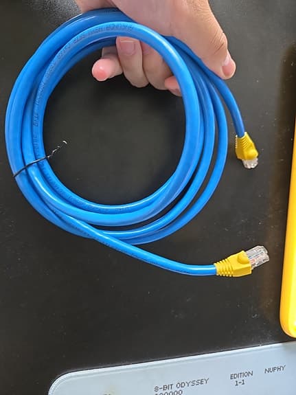 Säljes en tre meter lång nätverkskabel/network cable