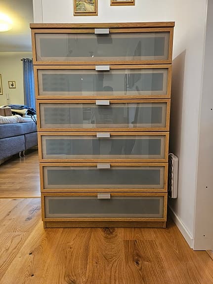IKEA byrå med 6 lådor i trä och frostat glas