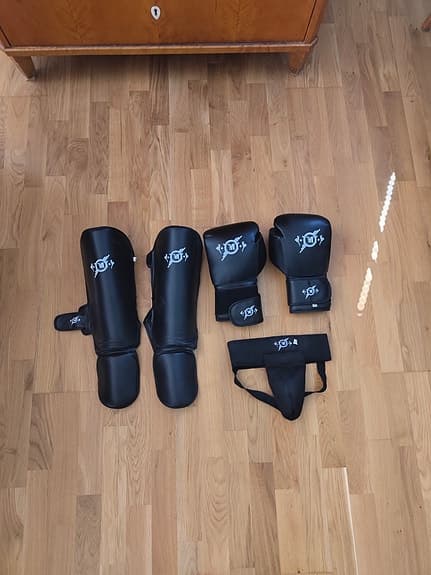 TMT boxnings- och thaiboxningsskydd svart