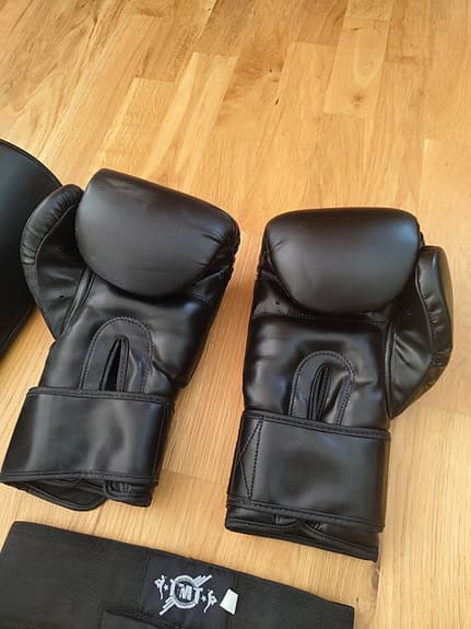 TMT boxnings- och thaiboxningsskydd svart