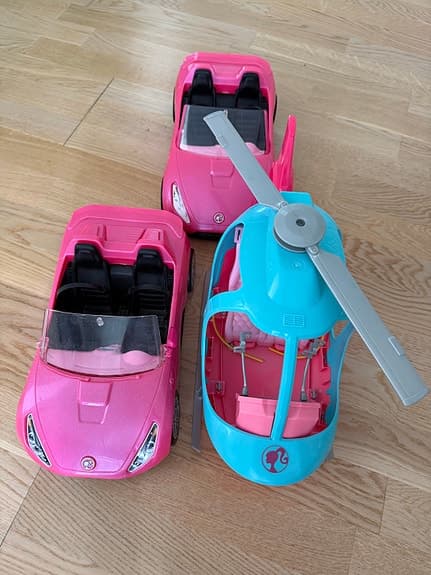 Barbie bilar och helikopter