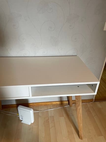 Jysk Aage Petersen skrivbord vitt med låda