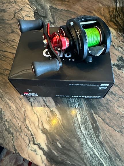 Abu Garcia Revo MGXtreme multirulle svart/röd