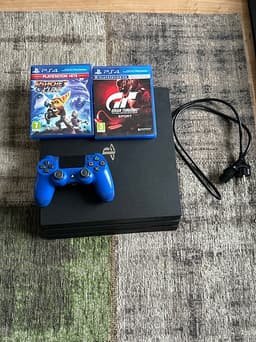PlayStation 4 Pro, blå DualShock 4 + laddare och två spel