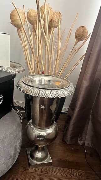 Två stora vaser/krukor i silver