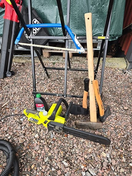 Stort paket med trädgårdsmaskiner och verktyg – säljes komplett eller styckvis