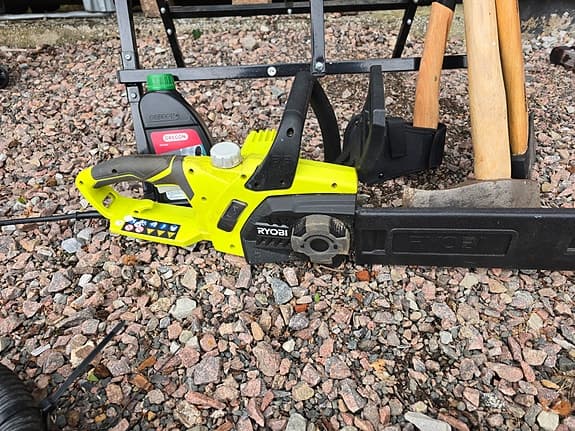 Stort paket med trädgårdsmaskiner och verktyg – säljes komplett eller styckvis