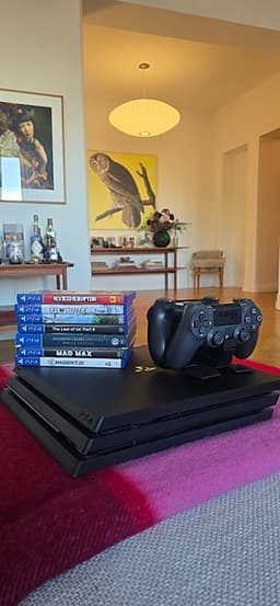 PS4 Pro + 2 kontroller & 7 spel (RDR2, Last of Us 2, Horizon FW)