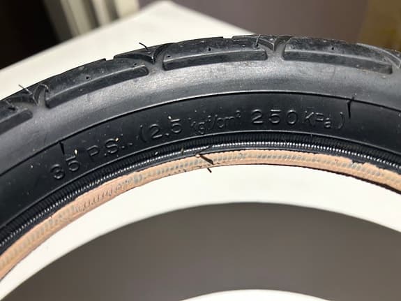 Däck till barnvagn och barn cykel