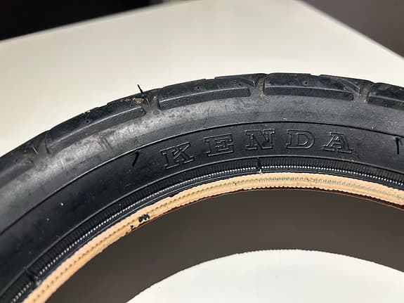 Däck till barnvagn och barn cykel