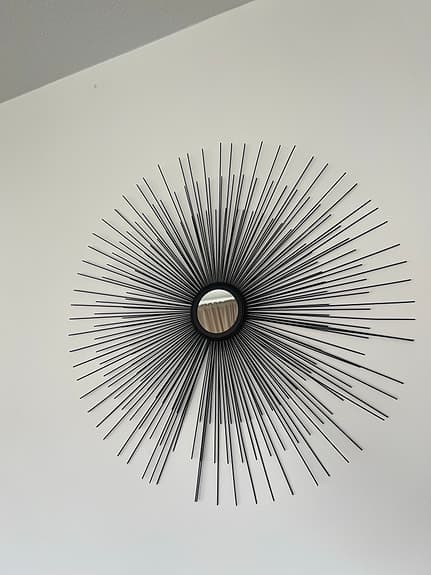 Elegant solspegel/väggdekoration i svart metall