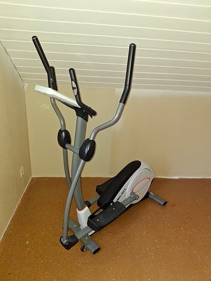 Epsilon crosstrainer med display