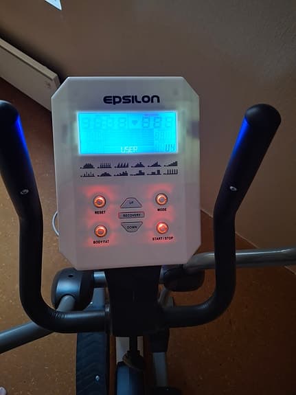 Epsilon crosstrainer med display