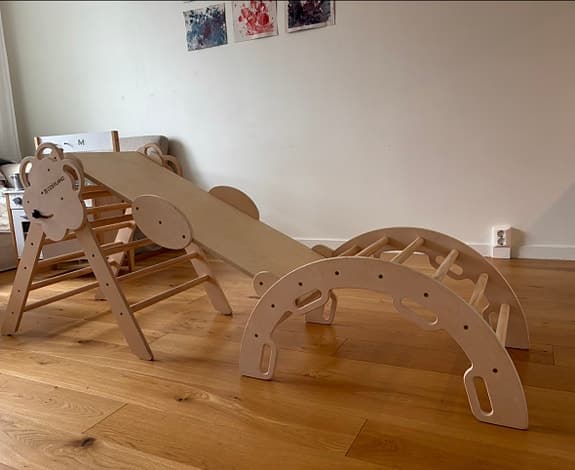 Cosyland klättertriangel med båge & ramp/rutschkana – mycket fint skick