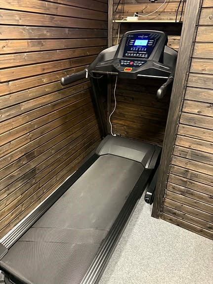 löpband, multigym, bänkpress