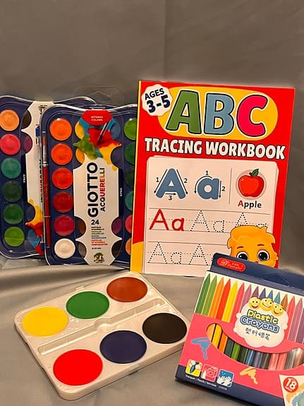 Barnpyssel-paket – ABC-bok, akvarellfärger och kritor, skick enligt bilder