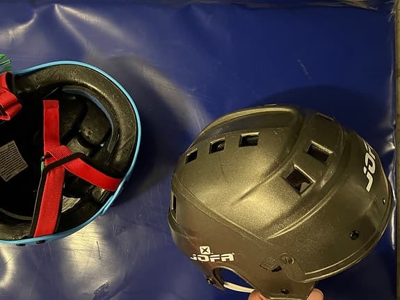 Vinterpaket för barnen: Pulka, åkmadrass och två hjälmar!