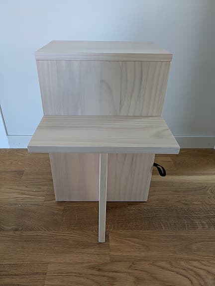 Bord avlastningsbord pediestal sängbord säljes
