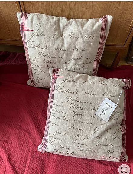 Åhléns Home kuddfodral / kuddar med textmönster