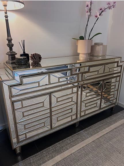 Spegelbyrå / sideboard kvalitetsmöbel