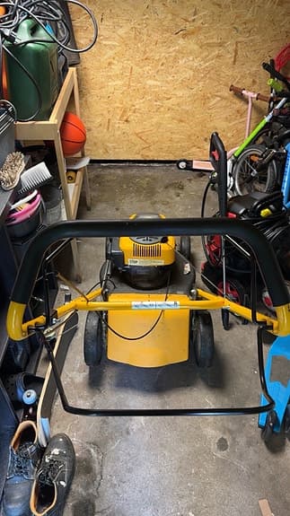 Stiga bensindriven gräsklippare gul/svart