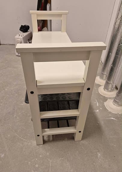 HEMNES vit i massivt trä, sittbänk med skoförvaring inkl två plastbrickor