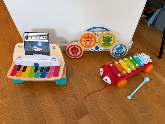 Musikleksaker för barn – piano, xylofon och trummor