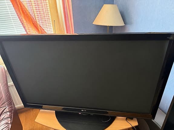 LG 50” Plasma-TV Full HD 1080p